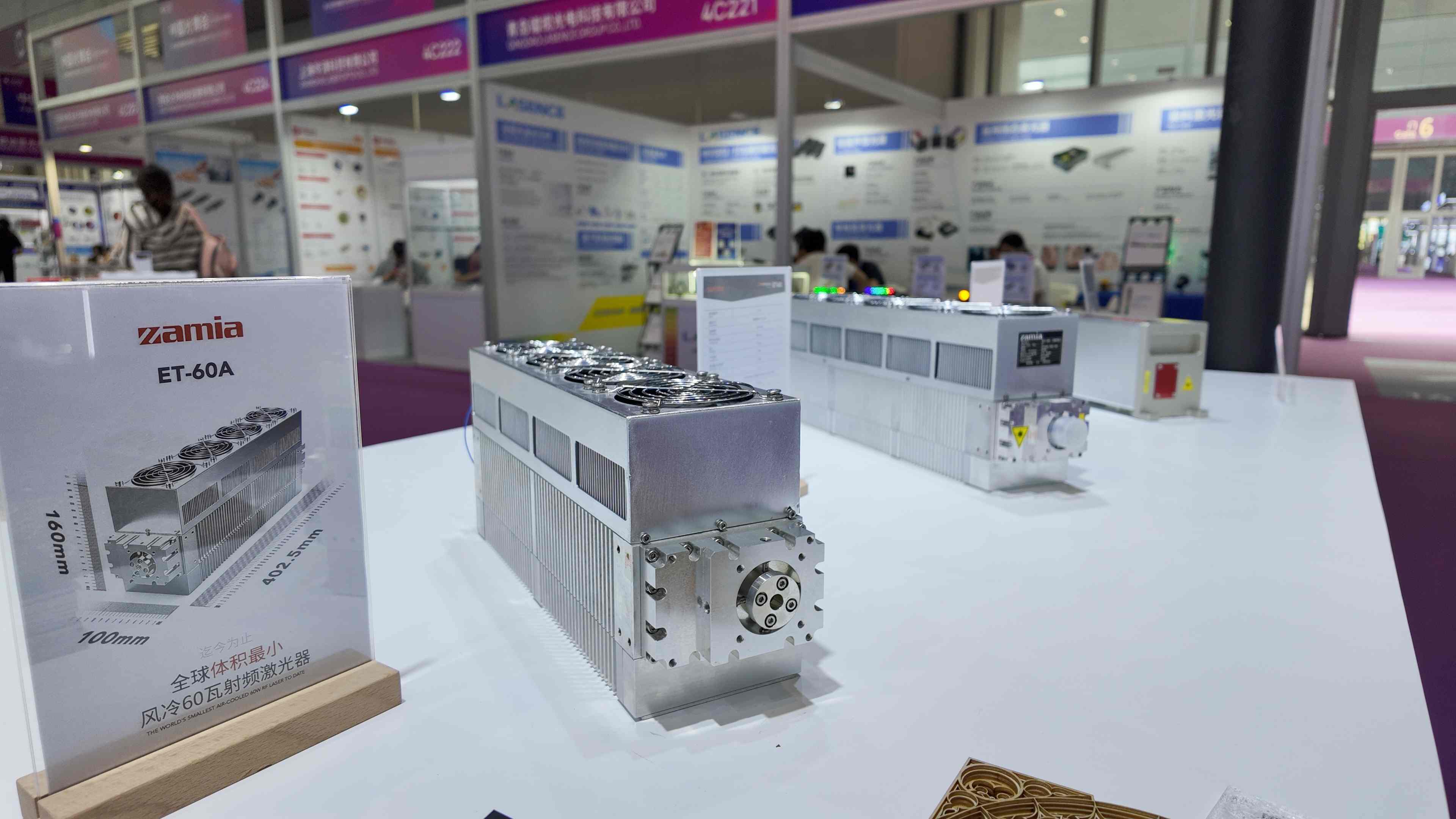 超小体积60W风冷CO₂射频激光器——ZAMIA ET-60A 超小体积60W风冷CO₂射频激光器——ZAMIA ET-60A